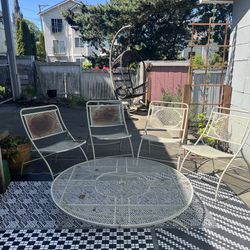 Outdoor Dining Set: Table & 4 Chairs