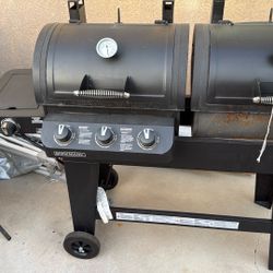 Double Play 1,260 sq., in. 4Burner Gas and Charcoal Grill in Black 