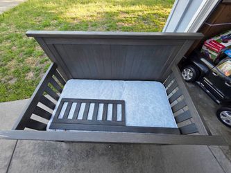 Convertible crib with mattress