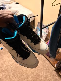 Powder blue Jordan’s size 10