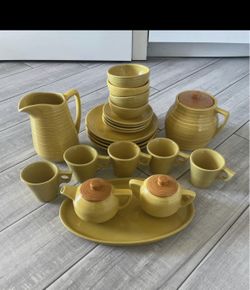 Mc Coy Mustard Yellow Suburbia Pottery