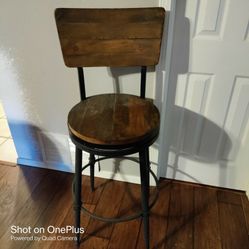2 Swivel Bar Stools