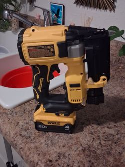 Dewalt atomic compact pin nailer in new condition never used