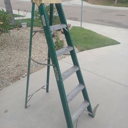 Ladder 6' Fiberglass