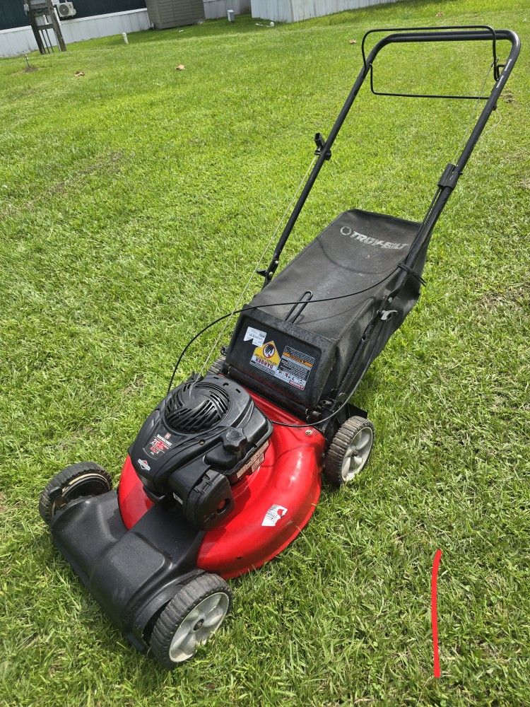 Yard Machine 21" Self-propelled Lawn Mower 