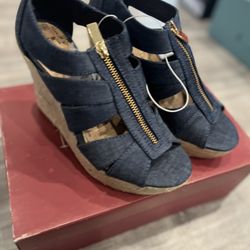 Women’s Size 7 Blue Wedge Heel 