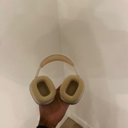 Cream AirPod Maxes