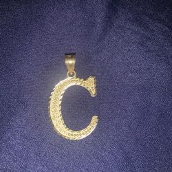 10k Gold USA C Pendant 