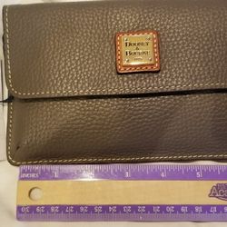 DOONEY BOURKE Wristlet NEW WITH TAGS grey Color LEATHER Clutch 