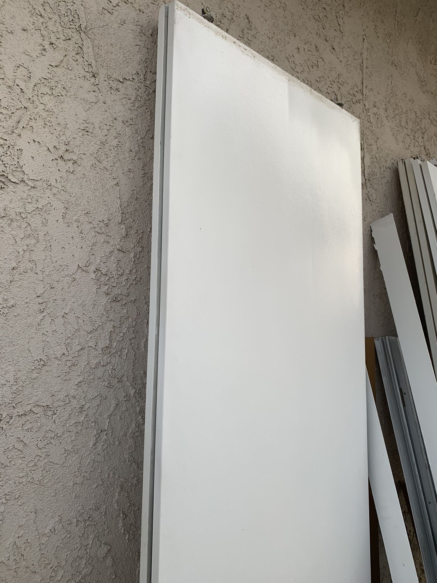 Free closet doors set