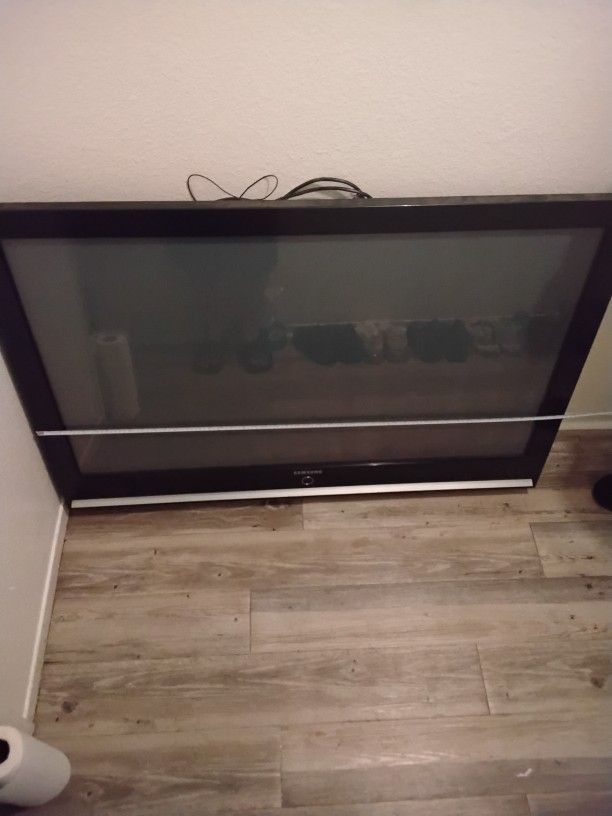 SAMSUNG SMART T.V WITH REMOTE 