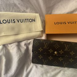 Louis Vuitton snap wallet