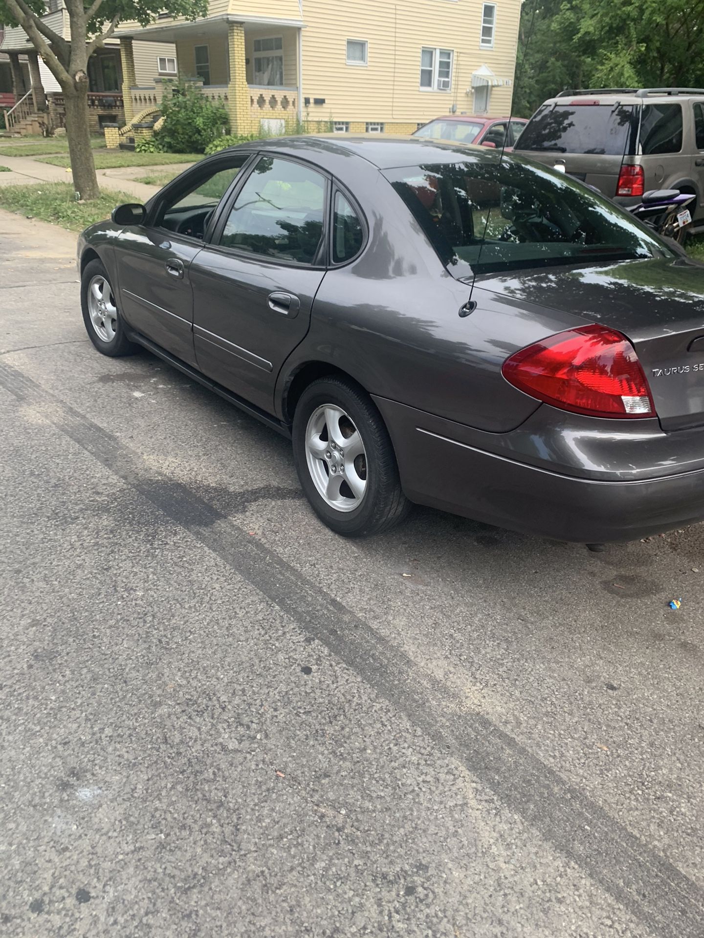 2003 Ford Taurus