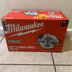 Milwaukee M18 18V Lithium-Ion Cordless 6-1/2 in. Circular Saw (Tool-Only)