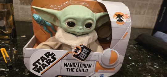 Star Wars Disney Mandelorian The Child, Baby Yoda With frog And Bowl