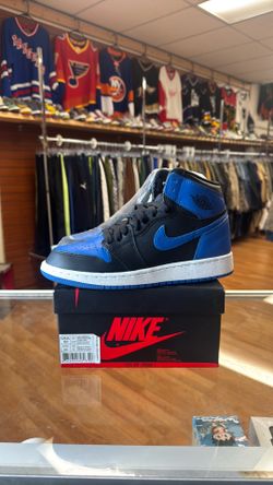 Jordan 1 Royal 2017 size 5.5Y 7W
