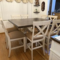 Dinning Room Table and 8 Chair Set