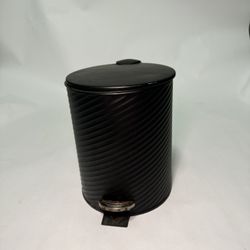 Small Trash Can 