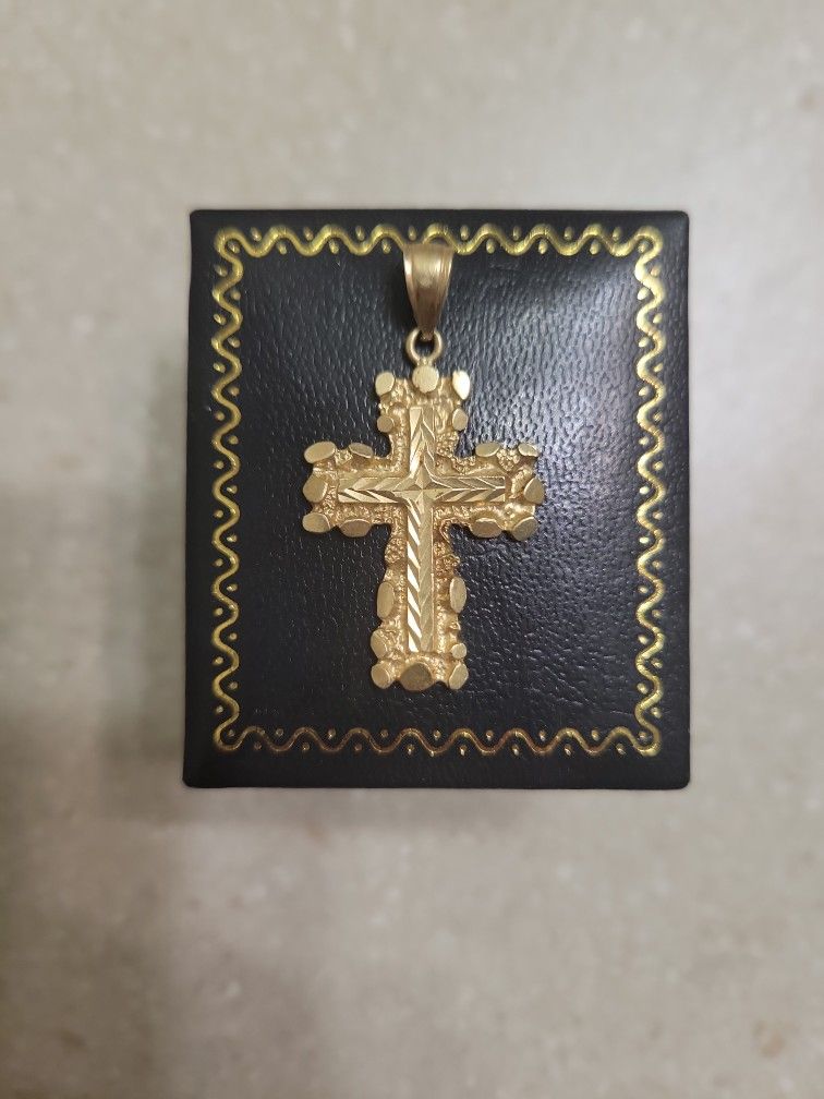 14 K Gold Pendant. Weight Is 3 Grams