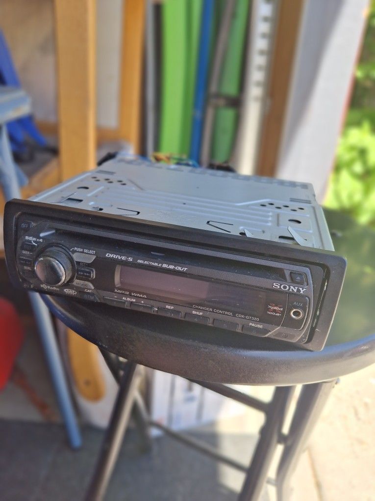 Sony CDX-GT320 Car Stereo