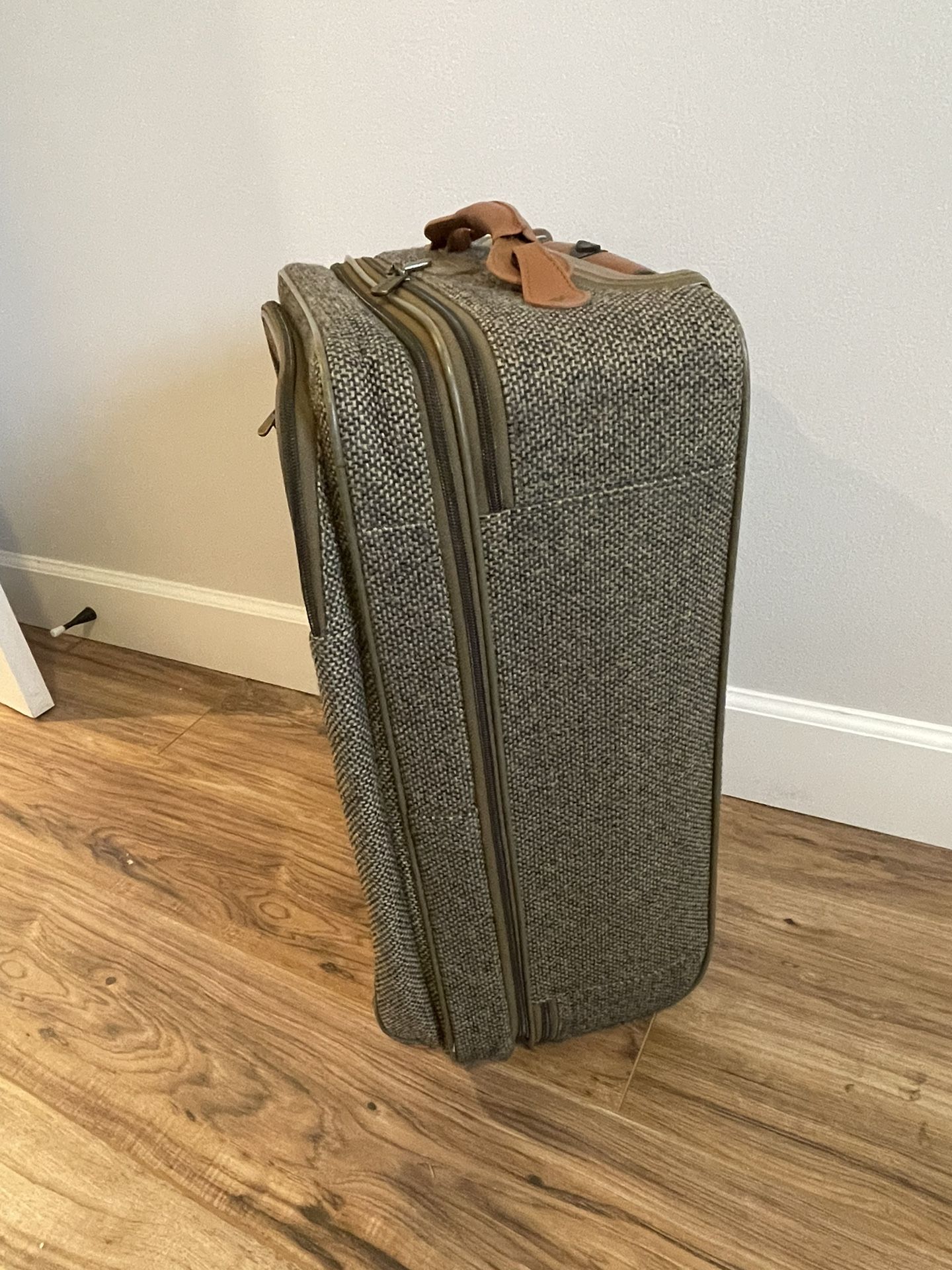 Hartmann Tweed with Belting Leather Trim 22” Upright Carry On Wheeled Suitcase