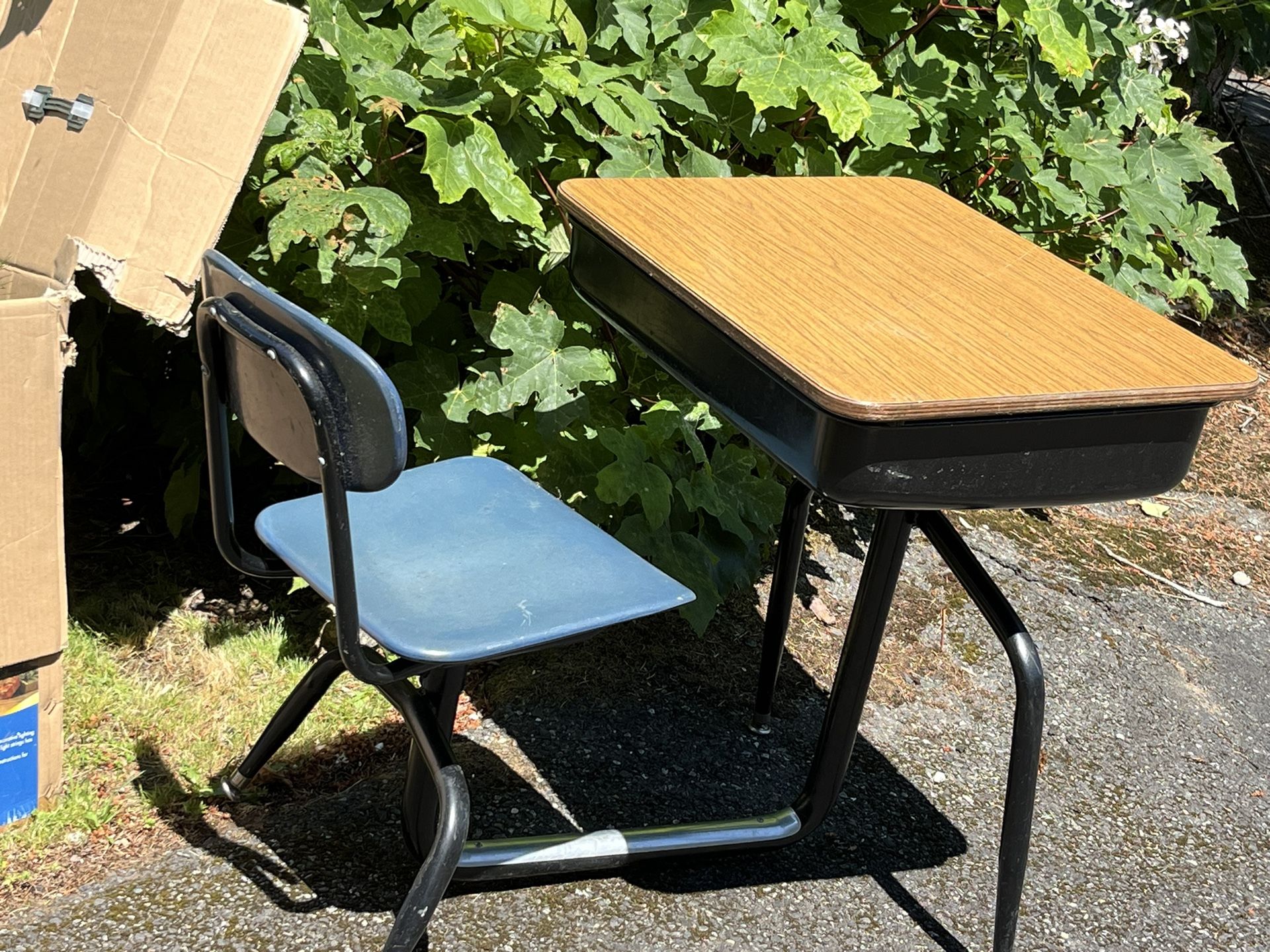 2 Student Desk With Lift Top