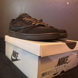 Travis Scott Jordan 1 Velvet 