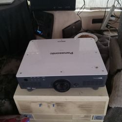 Panasonic Theater Projector Dual Lamp Works Great 