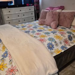 King Size Bed, Computer Desk