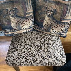 Beautiful   Chair  And 2  Matching Pillows.   Leapord  Pattern