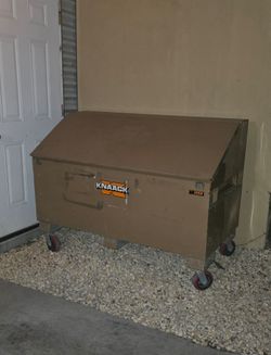 Knaack 3068 Job Site Storage Box tool box