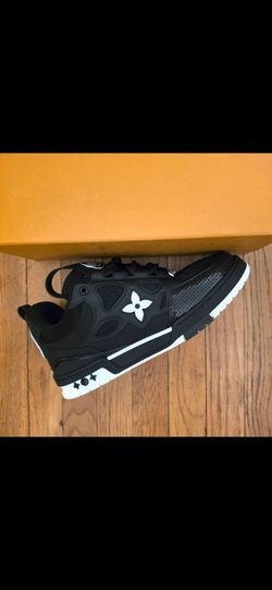 BLACK SKATE SHOES!