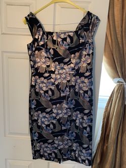 Women’s sz 8-10 flower print dress