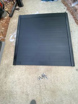 Retrax  truck bed cover F150 crew cabs truck