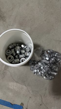 Toyota oem 21mm lug nuts brand new