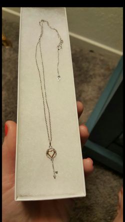 Beautiful silver neckless with rose gold and small diamonds.