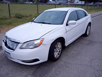2014 CHRYSLER 200 LX,142,000 MILES,RUNS GREAT,SELL $2000 OR BEST OFFER