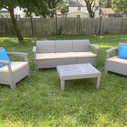 5 Person Seating Group with Cushions