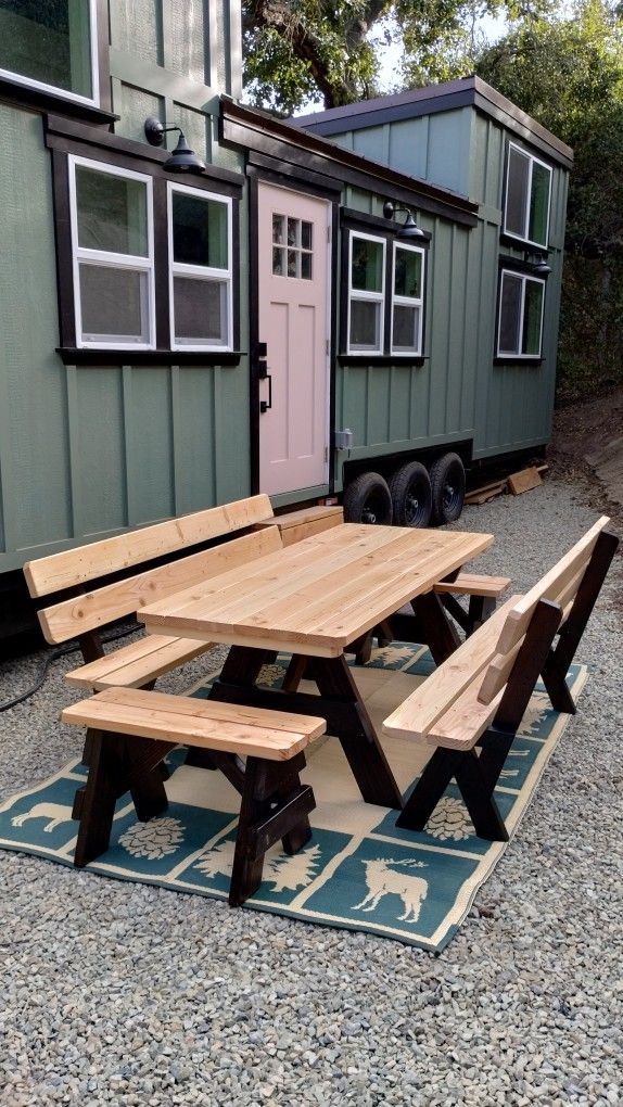 Custom Build Picnic Tables.