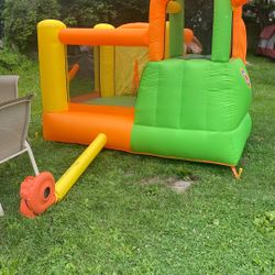 Kids blow up jump play ground