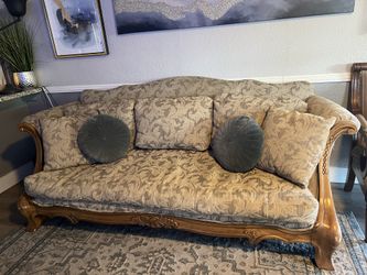 200$ Vintage couch need gone.