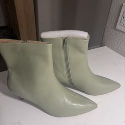 Pointed Toe Low Heel Bootie Pale Green Size 10