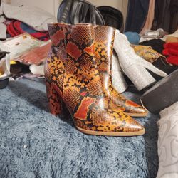 Size 6.5 Womens Snake Boots 