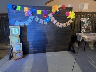 Gender reveal decor