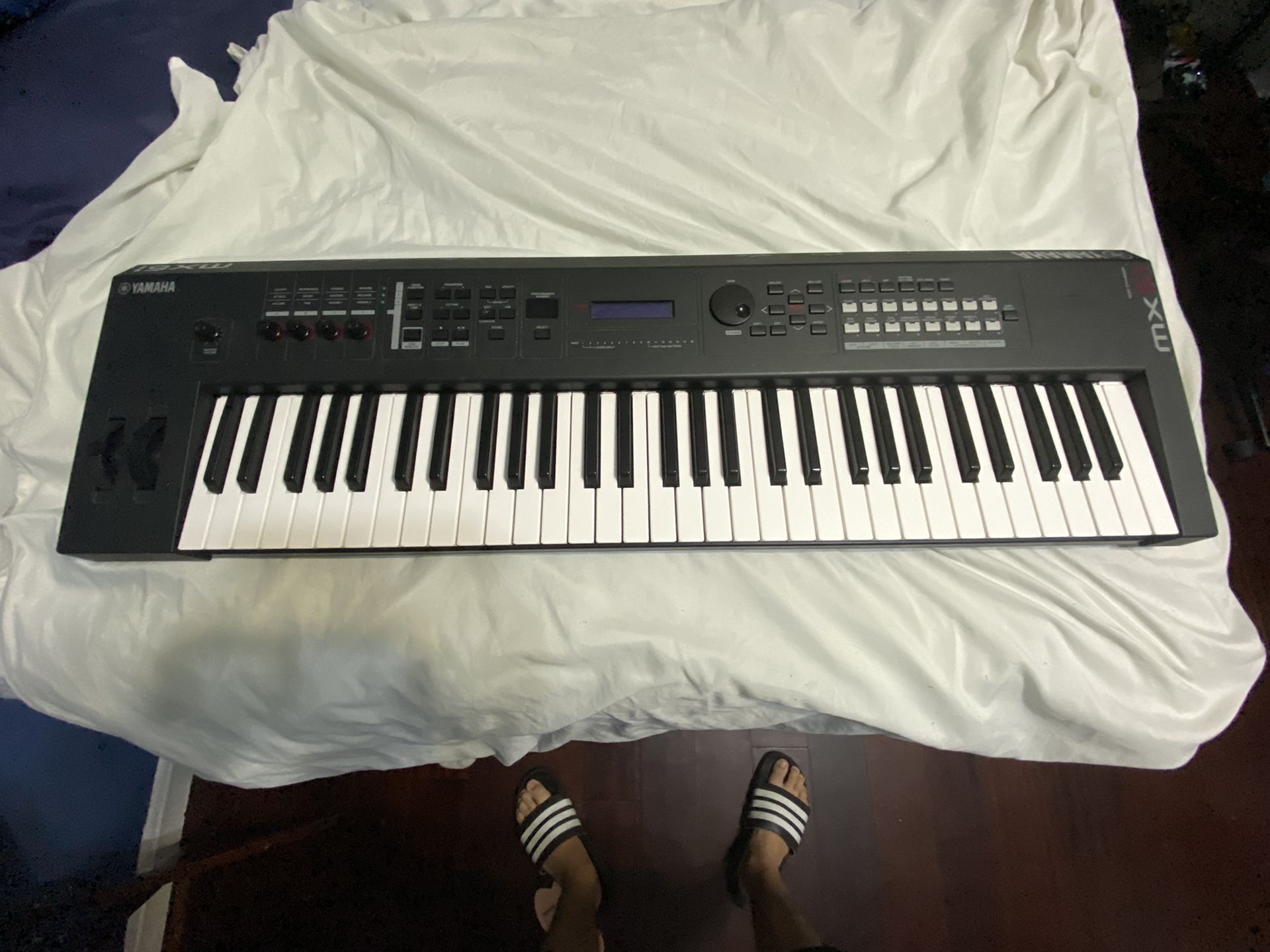 Yamaha MX61 Keyboard Synthesizer - 61 Keys