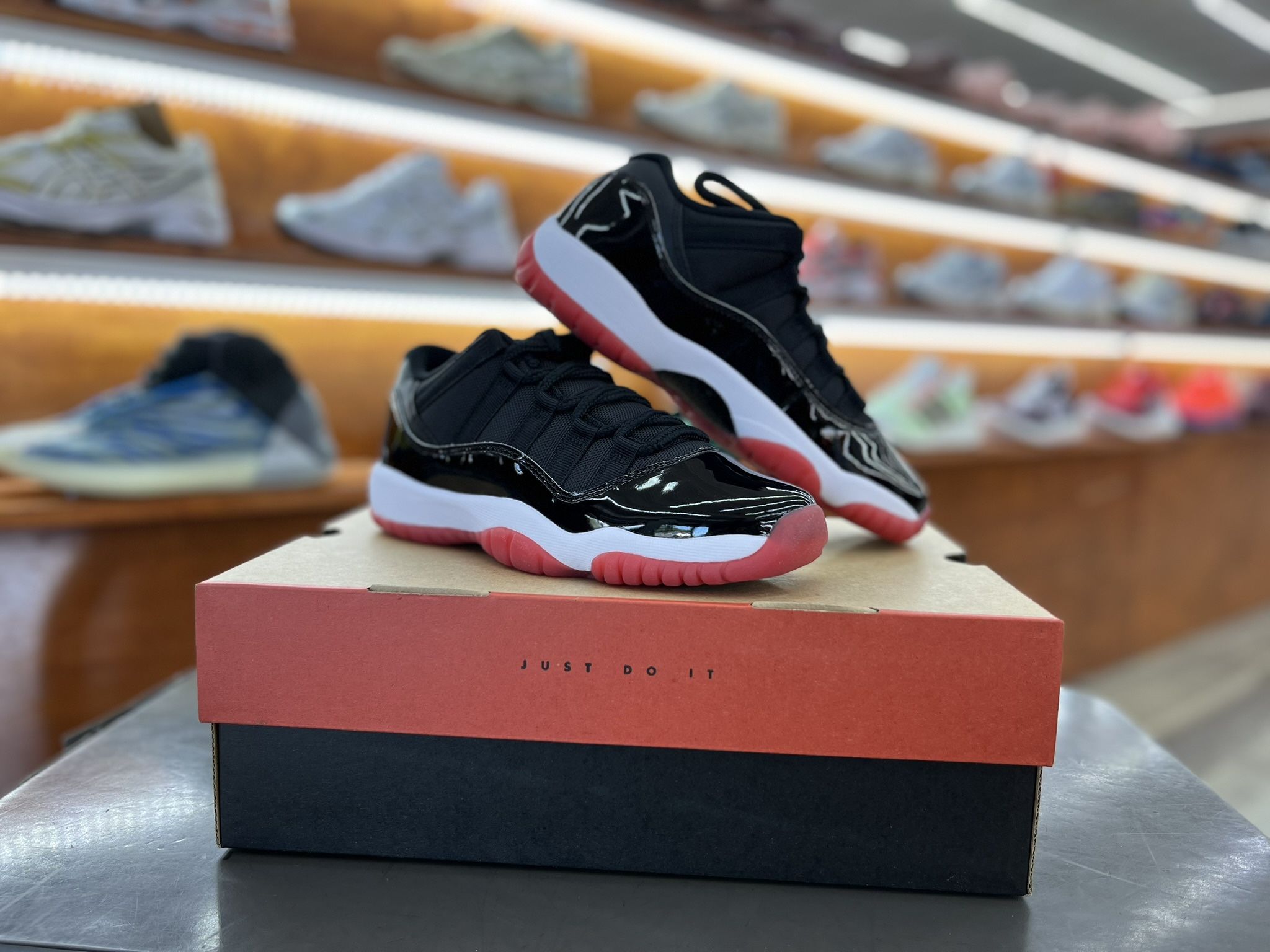 JORDAN BRED 11
