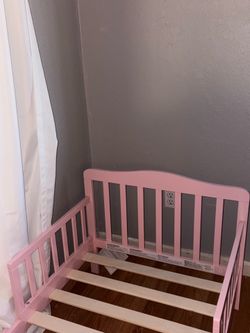 Toddler bed frame