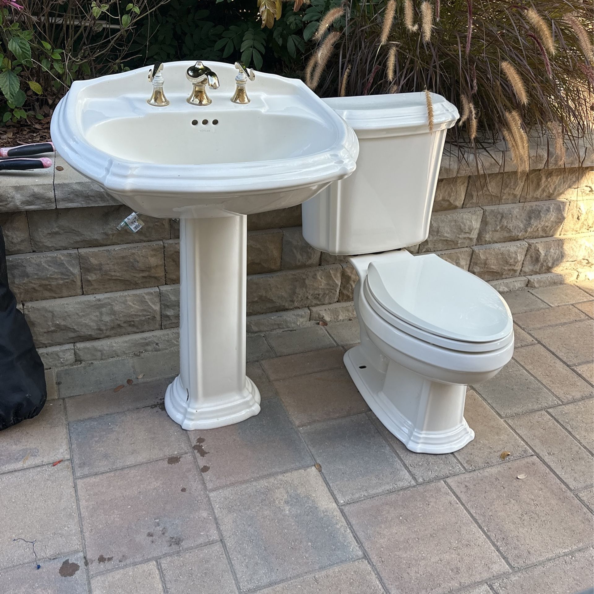 Kohler Pedestal Sink And Matching Toilet for Sale in Carlsbad, CA OfferUp