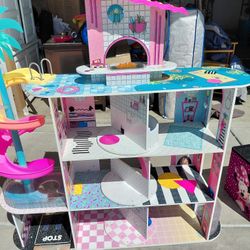 LOL DOLLHOUSE 