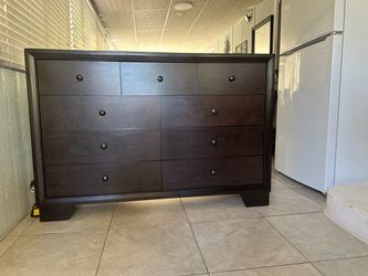 Dresser in good condition